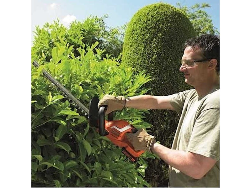 Black Decker 18V Heggenschaar GTC1845L20-QW Incl. Accu Lader Aanbieding bij GAMMA